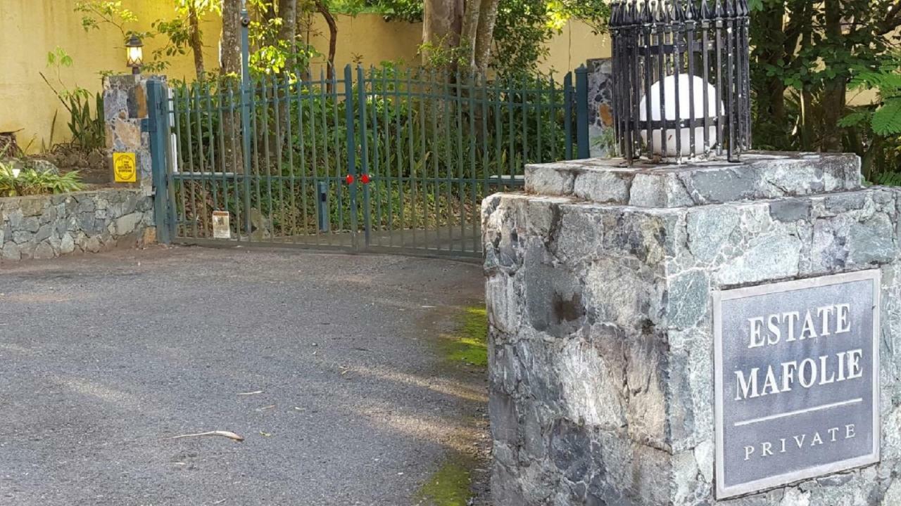 Villa Indigo Sunny 1Br Apartment In Private Gated Estate シャーロット・アマリー エクステリア 写真